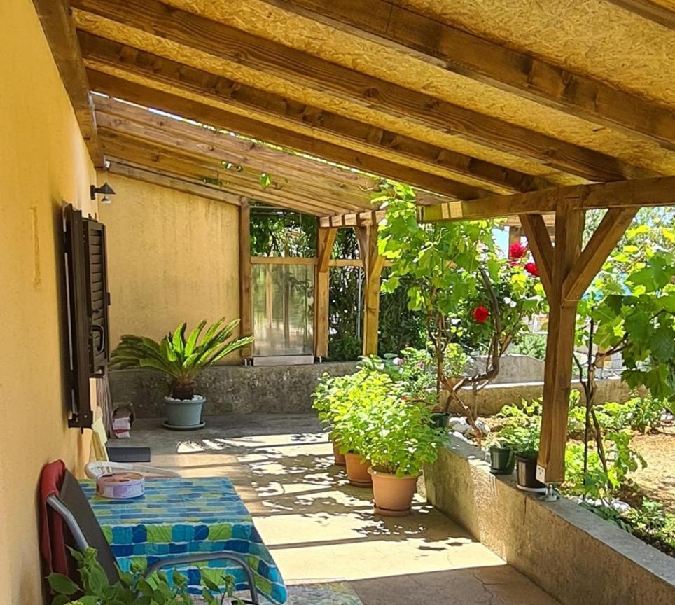 Studio Apartman Stara Baška エクステリア 写真